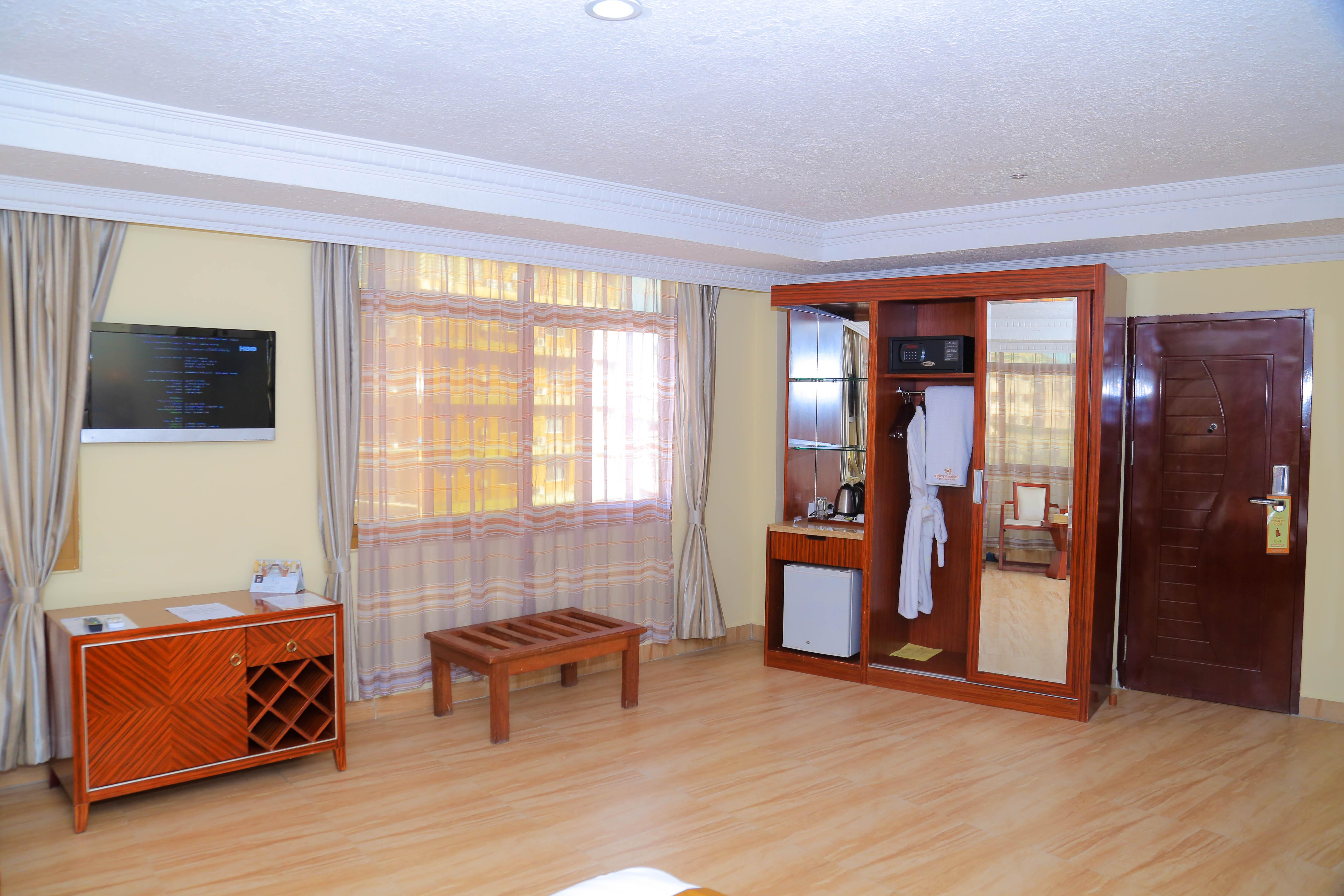 Tiffany Diamond Hotels Ltd - Indira Gandhi Street Dar es Salaam Exterior photo