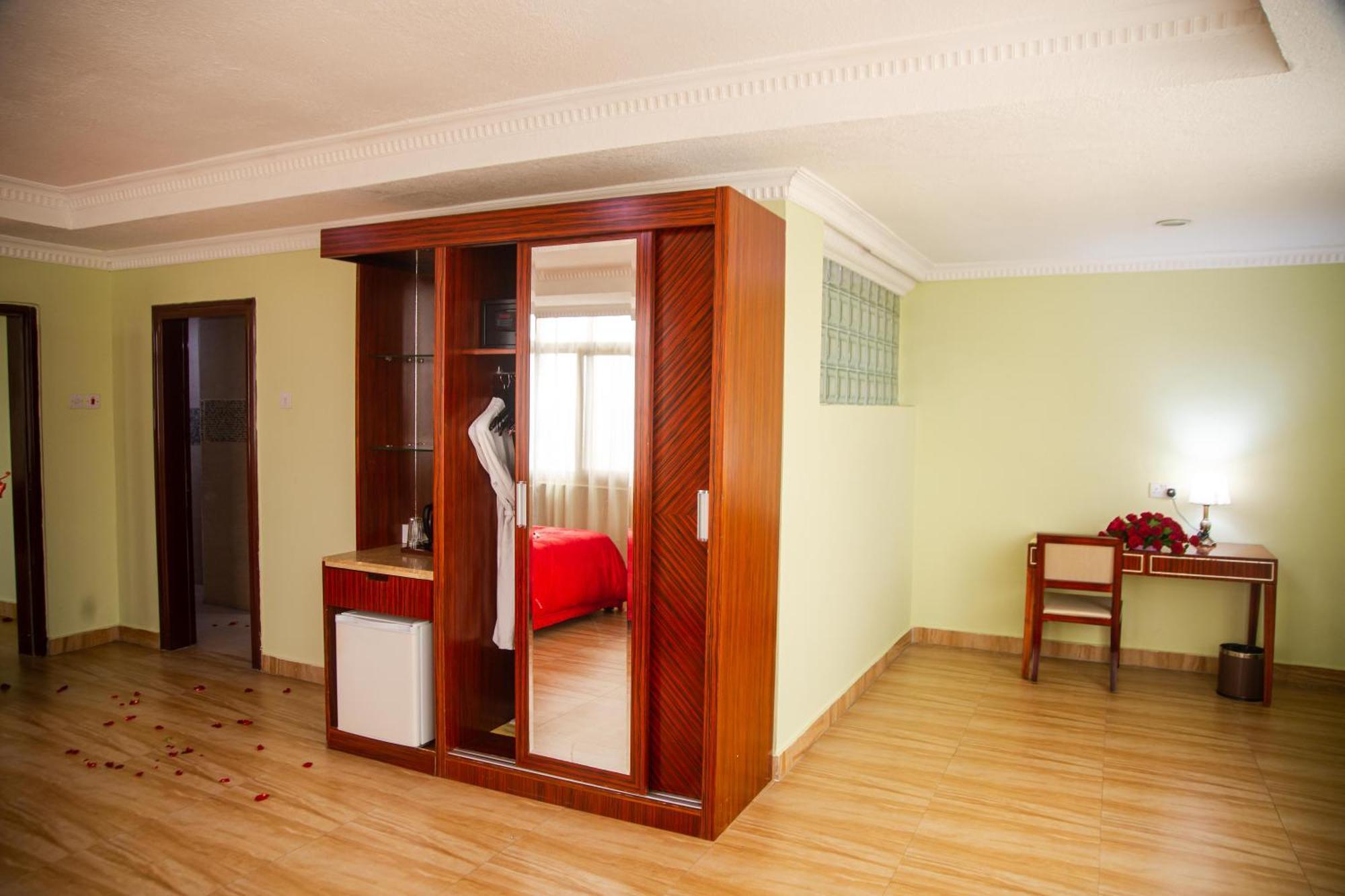 Tiffany Diamond Hotels Ltd - Indira Gandhi Street Dar es Salaam Exterior photo